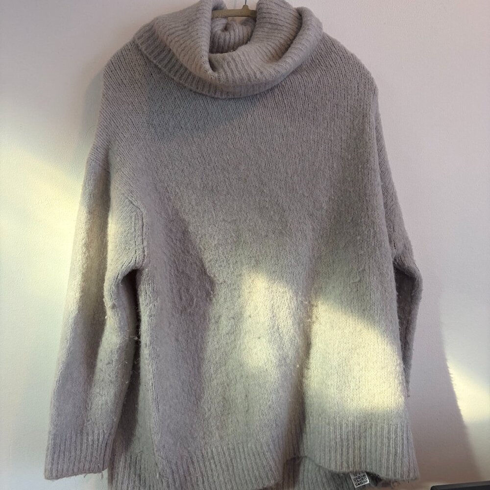 Zara Oversized Cozy Turtleneck  (S)